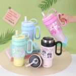 850ml Insulated Stainless Steel Travel Mug – Cute Cartoon Tumbler with Handle & Straw for Hot and Cold Drinks - Image 5