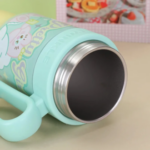 850ml Insulated Stainless Steel Travel Mug – Cute Cartoon Tumbler with Handle & Straw for Hot and Cold Drinks - Image 10