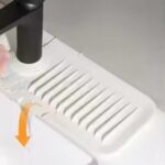 Kitchen Silicone Sink Faucet Splash Pad – Water Splash Catcher Mat | Countertop Protector & Drainage Drying Pad - Image 4